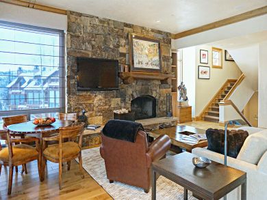 Luxury Ski Townhome Just a Short Walk to Ski Lifts.